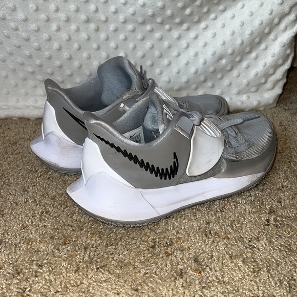 Kyrie Low 3 TB - Picture 5 of 10